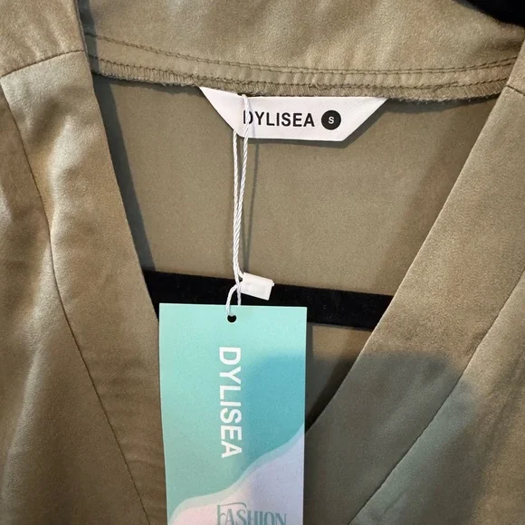 Amazon Essentials Sage Green Silk Like Long Sleeve Top Size M - Picture 3 of 3